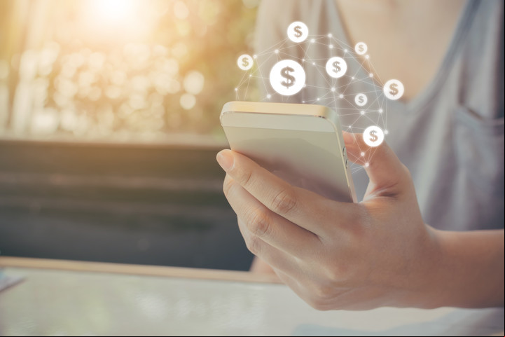 Comprar y vender ONs, al alcance de todos desde el celular. Foto: Shutterstock.