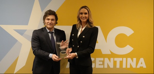 Javier Milei se mostró con Lara Trump y los oradores de la conferencia conservadora que cerrará este miércoles