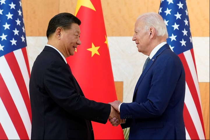 La legislación también dirige recursos hacia un enfoque más confrontativo hacia China. Foto: AP