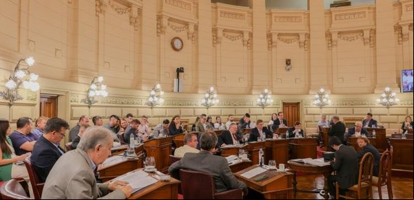 Santa Fe: el Senado aprobó la reforma constitucional que habilita la reelección del gobernador
