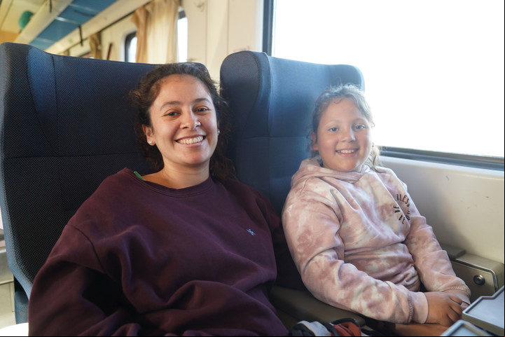 Abril y Juana, madre e hija en viaje para celebrar un cumpleaños.
Foto: Guillermo Rodríguez Adami