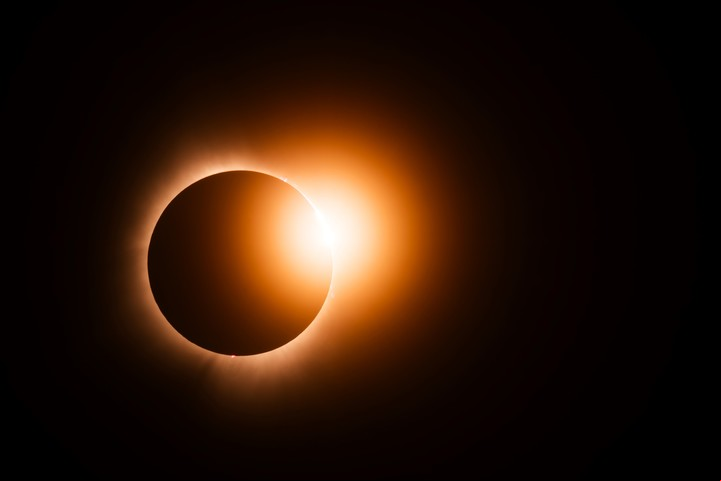 En septiembre viviremos la segunda temporada de eclipses del 2025. Foto: ilustración Shutterstock