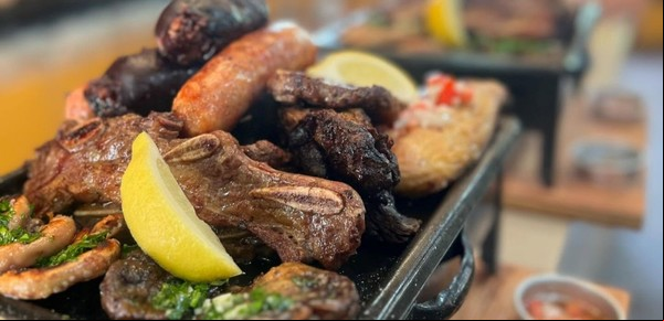 Este bodegón de zona norte se hizo popular por su parrillada a 30 mil pesos: dónde está y cómo visitarla