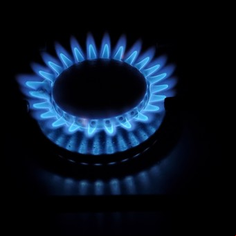El gasto de las familias en luz, gas, agua y transporte se quintuplicó en un año, desde que llegó Milei