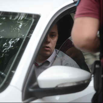 Dos diplomáticos rusos se atrincheraron en sus autos y se negaron a someterse a un control de alcoholemia en Retiro