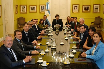 Javier Milei recibió al bloque de la UCR y los "radicales con peluca" propusieron un armado electoral conjunto en 2025