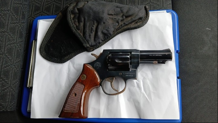 El revolver calibre .38 que utilizó el policía retirado para asesinar al colectiver Sergio Díaz.