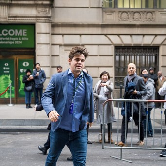 "Definitivamente, jugaré de jeans": tras el escándalo con Magnus Carlsen, la FIDE dio marcha atrás y el noruego disputará el Mundial de ajedrez blitz