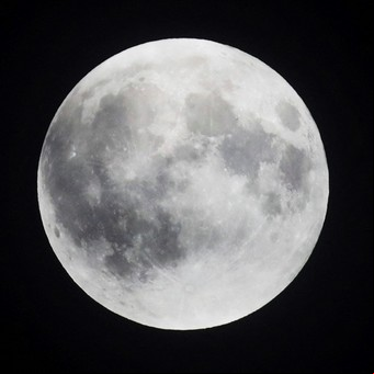 El curioso fenómeno por el que la Luna sería más vieja de lo que se creía y cómo llegaron a averiguarlo