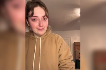 Una joven recibió una sorpresa de su cartero y se emocionó: "Lo conozco desde hace 22 años"