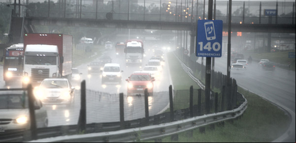 Llegaron las lluvias al AMBA y se espera el alivio, pero aún rigen alertas por calor extremo en 14 provincias