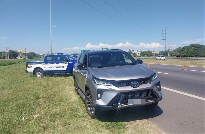Córdoba. Dos policías de la Caminera trompeados por un conductor multado porque manejaba fuerte
Fue en la Circunvalación de la Capital.