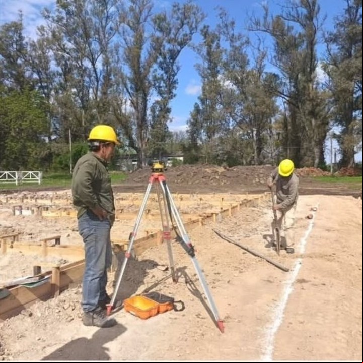 En el primer año de trabajo se van a realizar las mediciones necesarias del suelo y las conexiones a los servicios de luz, agua, gas y cloacas. 