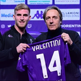 El dardo de Nicolás Valentini a la dirigencia de Boca durante su presentación oficial en la Fiorentina de Italia
