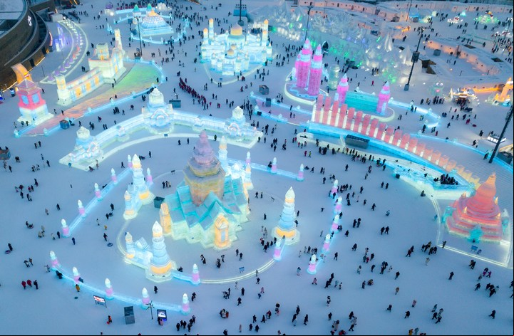 Mundo de hielo. El impresionante parque de Harbin de construye cada invierno y se derrite con la primavera. Foto Xinhua/Wang Jianwei