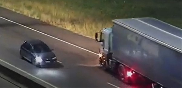 Rápido, borracho y peligroso: un conductor alcoholizado manejó 9 kilómetros a contramano por la Autopista Buenos Aires-La Plata