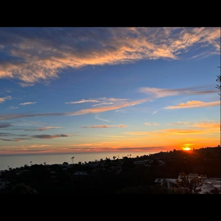 El posteod e James Woods: "Anoche tomé esto de la terraza de nuestra hermosa y muy querida casa en Palisades. Ahora todas las alarmas de incendio y humo están sonando en nuestros iPhones. Es realmente desgarrador."