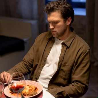 La cena que podría prevenir la pérdida de memoria: qué comer, según un neurólogo