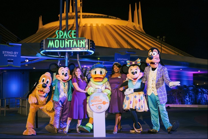 Cumplió 50 años Space Mountain, la montaña rusa más famosa de Disney World (EFE).