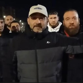 Los gallos robados a unos gitanos españoles llenan las redes de memes