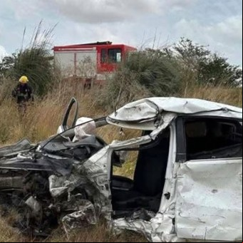 Degolló a su pareja, escapó y chocó contra un camión: el brutal femicidio que conmueve a Navarro