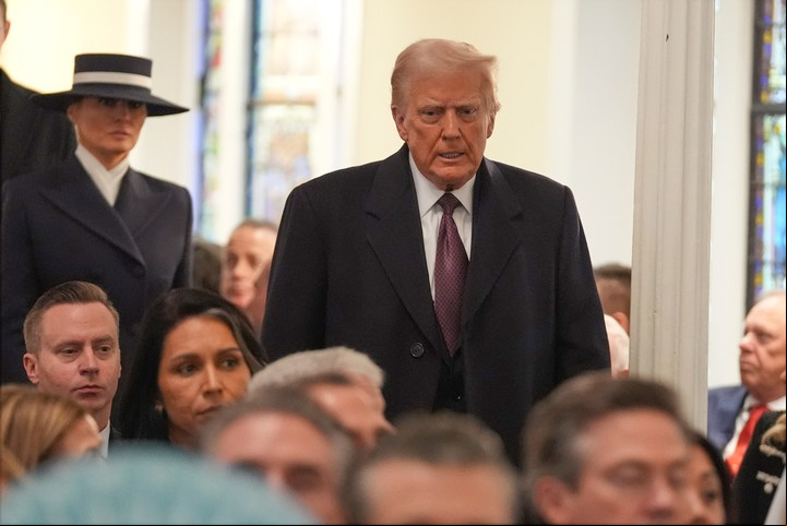El ingreso de Donald Trump a la iglesia St. John. Foto: AP