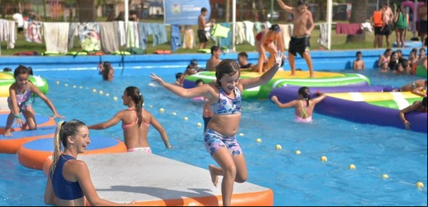 Piletas y un parque acuático, otra forma de pasar el verano en el Oeste del GBA