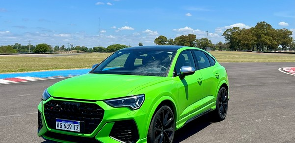 Análisis del Audi RS Q3: cómo anda el "Hot Wheels" de tamaño real para jugar a ser piloto
