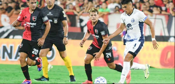 Newell's tuvo a Keylor Navas en la cancha, pero el que sonrió en el Coloso fue Independiente Rivadavia