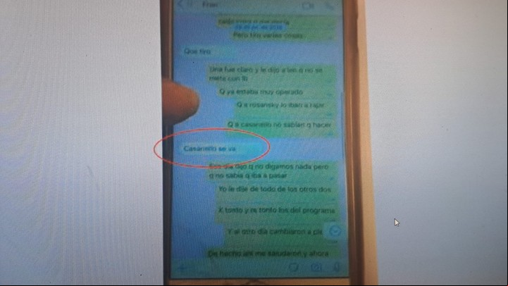 Captura de pantalla del celular de Franco Bindi en la que le dice a Gisele Robles: "Casanello se va".