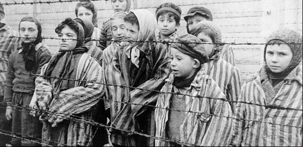 La historia oculta de los camarógrafos soviéticos que filmaron la liberación de Auschwitz