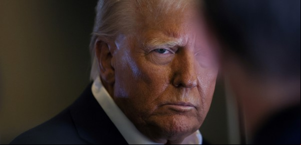 Donald Trump anuncia sanciones comerciales y restricciones migratorias contra Colombia luego de que Gustavo Petro rechazara dos vuelos con deportados