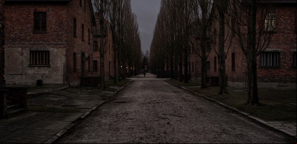 En Auschwitz, una ceremonia solemne en un momento de nacionalismo creciente