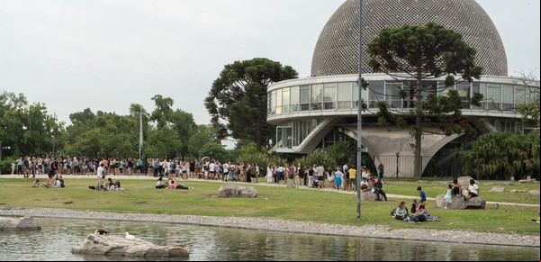 Explorá el universo en Buenos Aires: itinerario de actividades en dos planetarios para el fin de semana largo