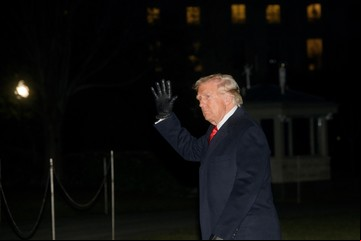 Donald Trump ordena congelar ayudas y préstamos federales y desata una tormenta política