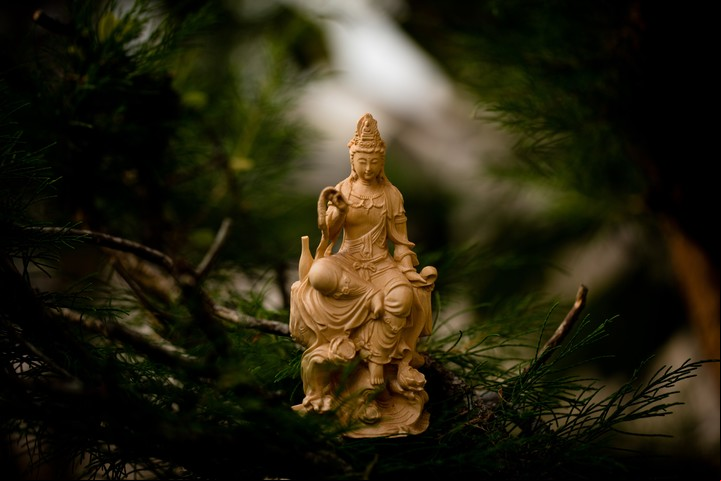 La diosa Kwan Yin se asocia a los colores lila, blanco, rosa y crema; dice Julieta Suárez Valente. Foto: ilustración Shutterstock