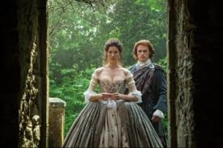 "Outlander" tiene siete temporadas disponibles en Netflix, en las que los paisajes tienen un rol protagónico.