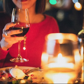 Expertos revelaron que este es el mejor horario para cenar: qué hay que tener en cuenta