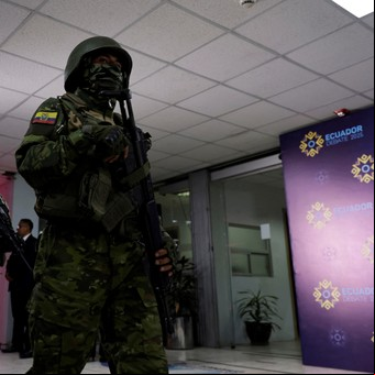 Ecuador elige presidente en un clima de terror por la violencia narco
