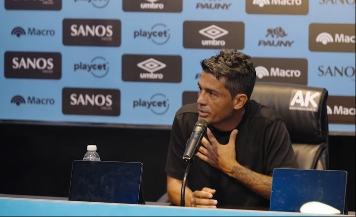 Erviti da explicaciones en la conferencia de prensa tras la caída por 3-0 ante Independiente Rivadavia.