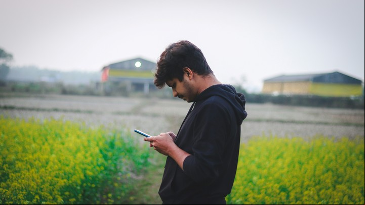 Con Starlink, ya no importa si estás en un lugar remoto: podés enviar mensajes sin cobertura tradicional. Foto: Unsplash.