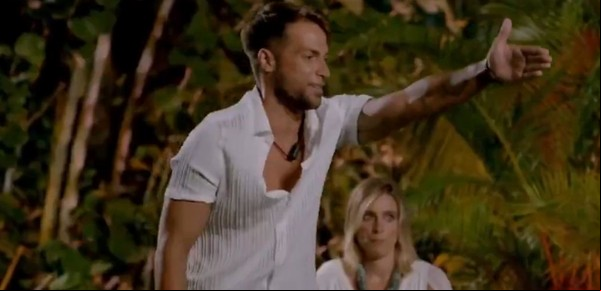 Un participante de La isla de las tentaciones se entera en vivo que su novia lo engaña y reacciona alocadamente