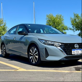 Análisis del Nissan Sentra: una especie en extinción