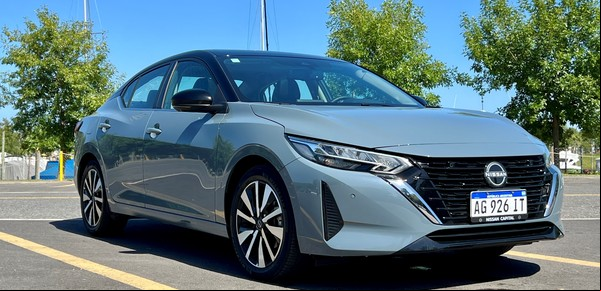 Análisis del Nissan Sentra: una especie en extinción