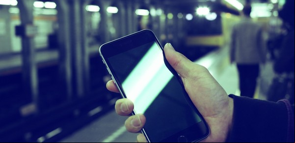 Un hombre reveló la llamativa multa que recibió por haber usado el altavoz de su teléfono en una estación de trenes de Francia