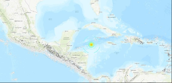 Un fuerte sismo sacudió el Caribe y hubo alerta de tsunami: evacuaron las zonas costeras