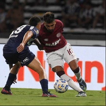 Lanús le ganó a Talleres gracias a un cabezazo de Walter Bou y las manos de Nahuel Losada