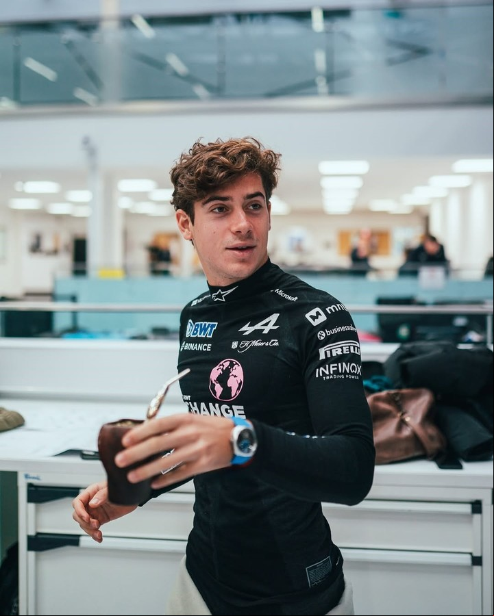 Franco Colapinto, con su traje de Alpine.