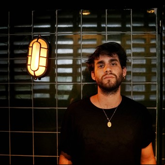 Florián, entre los Cadillacs y su camino solista con aires tangueros y pop, componiendo con Dárgelos y Feli Colina