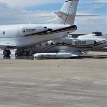 El avión del cantante Vince Neil de Mötley Crüe chocó contra un jet privado y una persona murió